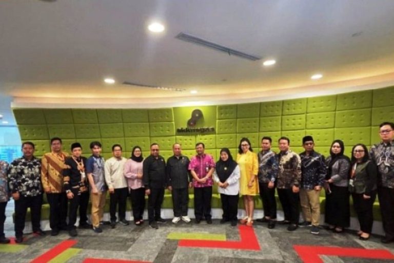 Anggota Komisi III DPRD Sumsel melakukan kunjungan kerja intensif ke Satuan Kerja Khusus Pelaksana Kegiatan Usaha Hulu Minyak dan Gas Bumi (SKK MIGAS), pada hari Sabtu, tanggal 4 Oktober 2025.