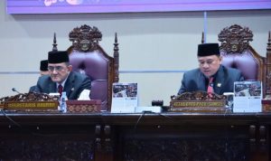 Ketua DPRD Sumsel, Andie Dinialdie, bersama Sekretaris Daerah Sumsel, Edward Candra, menghadiri Rapat Paripurna XXIV DPRD Provinsi Sumsel di Ruang Rapat Paripurna DPRD Sumsel, pada hari Jum'at, tanggal 24 Oktober 2025.