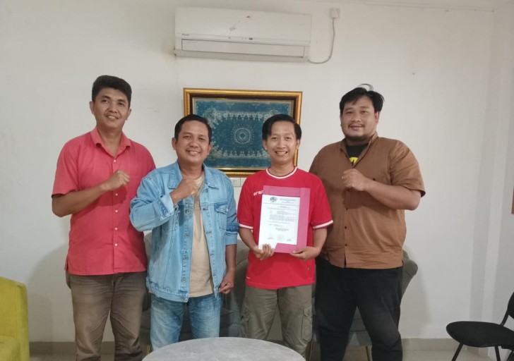 Dewan Pimpinan Daerah (DPD) Pro Jurnalismedia Siber (PJS) Provinsi Sumatera Selatan resmi menerbitkan Surat Mandat kepada M. Noto Prayitno untuk membentuk kepengurusan Dewan Pimpinan Cabang (DPC) PJS Kabupaten Banyuasin. (10/12)