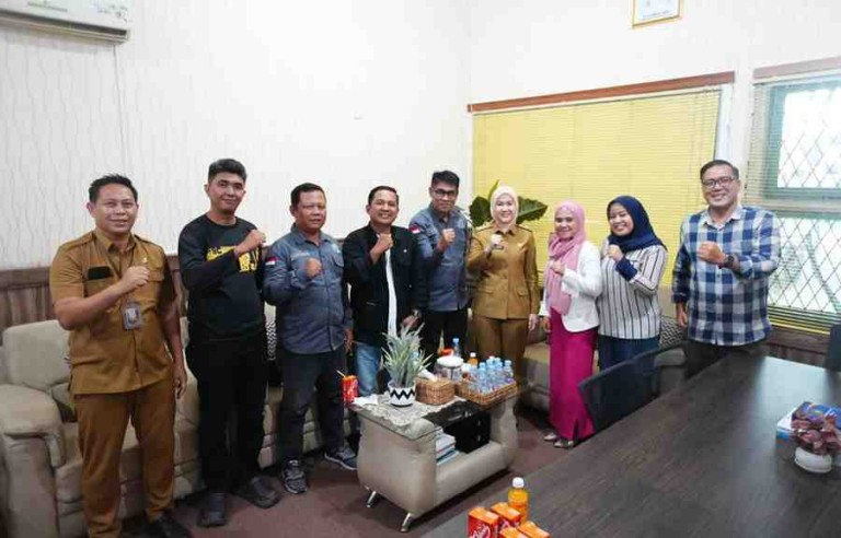 Kepala Dinas Komunikasi dan Informatika (Diskominfo) Provinsi Sumatera Selatan, Rika Efianti, SE, MM, memberikan apresiasi tinggi terhadap penyelenggaraan Uji Kompetensi Wartawan (UKW) yang digagas DPD Pro Jurnalis Media Siber (PJS) Sumatera Selatan di Hotel Swarna Dwipa Palembang, 28-29 November 2025.