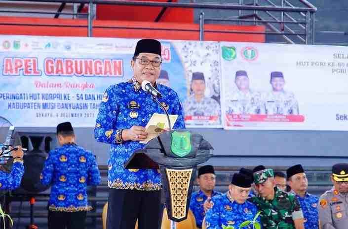 Dalam rangka memperingati Hari Ulang Tahun KORPRI ke-54 dan Hari Ulang Tahun PGRI ke-80, Pemerintah Kabupaten Musi Banyuasin (Muba) menggelar Apel Gabungan yang dihadiri oleh ribuan ASN di lingkungan Pemerintah Kabupaten Muba, Kamis (4/12/2025) bertempat di Hall Utama Stable Berkuda Sekayu.