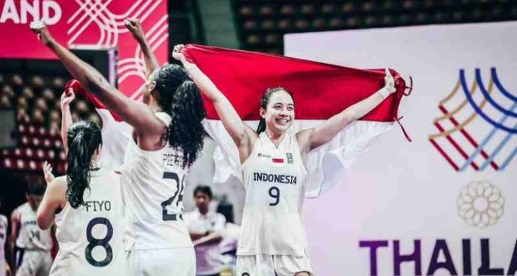 Timnas Bola Basket 3x3 Putri catatkan sejarah. Untuk kali pertama sejak bola basket 3x3 dipertandingkan di SEA Games pada 2019 Filipina, Indonesia mengoleksi medali emas.