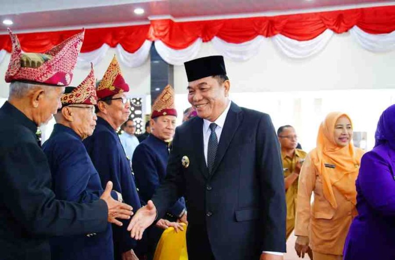 H. M. Toha Tohet, S.H., menghadiri rapat Tahunan Pembina dan Pemangku Adat Kabupaten Musi Banyuasin serta Mengukuhkan dan Melantik Tim Pembina Pos Pelayanan Terpadu (TP. Posyandu) Kabupaten Musi Banyuasin Periode 2025-2030, Senin (15/12/2025) di Pendopoan Griya Bumi Serasan Sekate.
