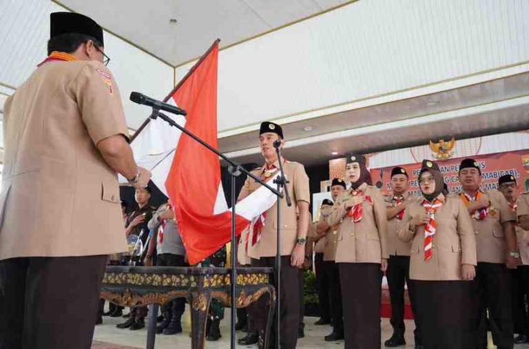 Pelantikan kepengurusan Mabicab berlangsung di Aula Dinesty Land Kayuagung, Senin (22/12/2025), dan dilakukan oleh Ketua Kwartir Daerah (Kwarda) Gerakan Pramuka Provinsi Sumatera Selatan, Reza Fahlevi.