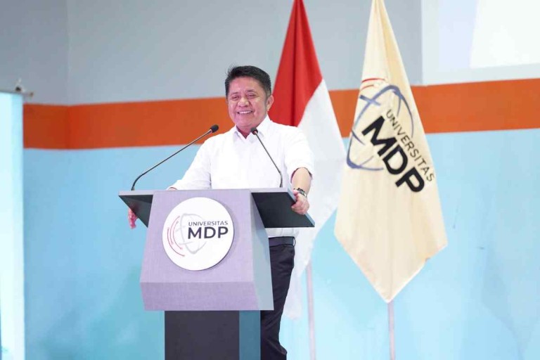 Gubernur Sumatera Selatan, H. Herman Deru (HD), resmi membuka Kick Off Workshop Artificial Intelligence (AI) dan Digital Marketing bagi 100.000 Sultan Muda Sumatera Selatan. Kegiatan yang menyasar siswa SMK dan mahasiswa ini diselenggarakan di Universitas MDP Palembang, Rabu (17/12/2025).
