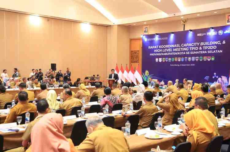 H. Herman Deru membuka Rapat Koordinasi sekaligus Capacity Building High Level Meeting Tim Pengendalian Inflasi Daerah (TPID) dan Tim Percepatan dan Perluasan Digitalisasi Daerah (TP2DD) Kabupaten/Kota se-Sumsel. Kegiatan ini berlangsung di Hotel Aryaduta Palembang, Selasa (2/12/2025).