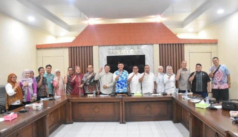 Rapat enyampaian laporan terhadap dua Rancangan Peraturan Daerah (Raperda) inisiatif DPRD Sumsel serta penetapan Program Pembentukan Peraturan Daerah (Propemperda) Tahun 2026, pada hari Jum'at, tanggal 10 Oktober 2025.