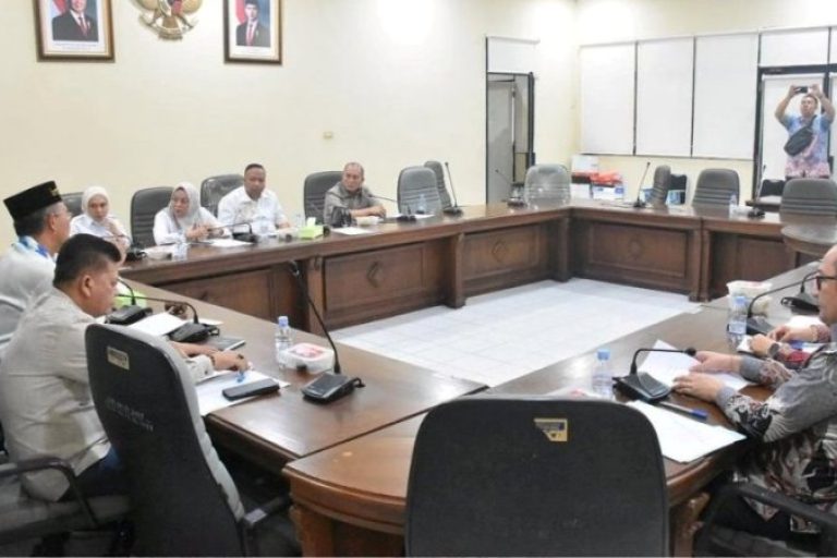 Rapat enyampaian laporan terhadap dua Rancangan Peraturan Daerah (Raperda) inisiatif DPRD Sumsel serta penetapan Program Pembentukan Peraturan Daerah (Propemperda) Tahun 2026, pada hari Jum'at, tanggal 10 Oktober 2025.