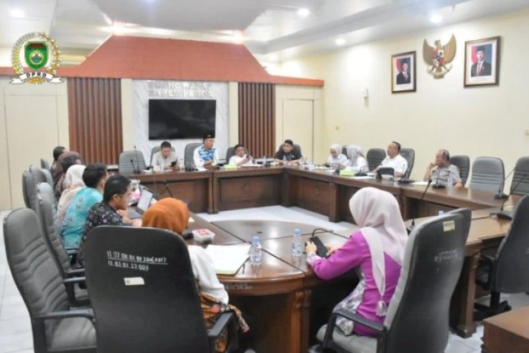 Rapat enyampaian laporan terhadap dua Rancangan Peraturan Daerah (Raperda) inisiatif DPRD Sumsel serta penetapan Program Pembentukan Peraturan Daerah (Propemperda) Tahun 2026, pada hari Jum'at, tanggal 10 Oktober 2025.