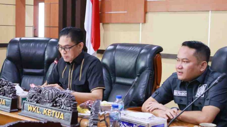 Rapat Penjadwalan ini dipimpin oleh Wakil Ketua DPRD Irwin Zulyani SH beserta Anggota DPRD Kabupaten Muba, Senin (12/01/2026) di Ruang Rapat Badan Musyawarah DPRD Muba.