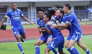 Kemenangan 1-0 atas Persija Jakarta di Stadion Gelora Bandung Lautan Api, Kota Bandung, Minggu (11/1) membuat Persib menyalip Borneo FC Samarinda Kemenangan 1-0 atas Persija Jakarta di Stadion Gelora Bandung Lautan Api, Kota Bandung, Minggu (11/1) membuat Persib menyalip Borneo FC Samarinda