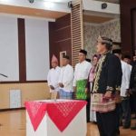 Pengurus Lembaga Adat Kota Prabumulih resmi dilantik dan dikukuhkan dalam sebuah acara yang digelar di Gedung Kesenian Rumah Dinas Wali Kota Prabumulih, Rabu (14/1/2026).
