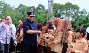 H M Toha Tohet SH melakukan kunjungan kerja sekaligus menghadiri Rapat Anggota Tahunan (RAT) Tutup Buku Tahun 2025 KUD Sriwijaya, yang berlangsung di Desa Suka Jaya, Kecamatan Plakat Tinggi, Rabu (14/1/2026).