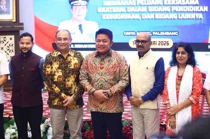 H. Herman Deru menerima kunjungan kehormatan Duta Besar India untuk Indonesia, Mr. Sandeep Chakravorty, bersama Konsul Jenderal India di Medan, Mr. Ravi Shanker Goel, bertempat di Griya Agung Palembang, Rabu (14/1/2026).