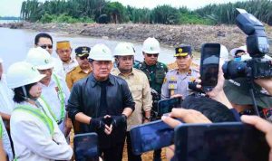 H. Herman Deru, secara resmi melakukan groundbreaking pembangunan pabrik bahan baku Bio-Avtur PT Green Power Palembang di Kawasan Tanjung Api-Api, Kabupaten Banyuasin, Selasa (20/1/2026).