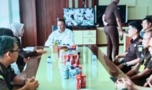 Pemerintah Kota Prabumulih menerima kunjungan silaturahmi Kepala Kejaksaan Negeri Prabumulih di Ruang Kerja Wali Kota Prabumulih Pemerintah Kota Prabumulih menerima kunjungan silaturahmi Kepala Kejaksaan Negeri Prabumulih di Ruang Kerja Wali Kota Prabumulih