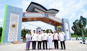 H M Toha Tohet SH melaksanakan Safari Jumat sekaligus menandatangani prasasti Gerbang Al-Qur’an Masjid Jami’ An-Nur, Kecamatan Sekayu, Jumat (23/1/2026). H M Toha Tohet SH melaksanakan Safari Jumat sekaligus menandatangani prasasti Gerbang Al-Qur’an Masjid Jami’ An-Nur, Kecamatan Sekayu, Jumat (23/1/2026).