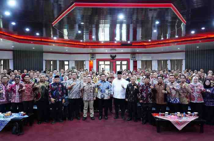 Bupati Banyuasin Dr. H. Askolani, SH MH bersama Sekretaris Daerah (Sekda) Banyuasin Ir. Erwin Ibrahim, ST MM MBA IPU ASEAN Eng, langsung me-Launching sekaligus mensosialisasikan secara langsung terkait teknis tentang pengisian Si Mata kepada seluruh Pejabat lingkup Pemkab Banyuasin yang berlangsung di Gedung Auditorium Pemkab Banyuasin Jumat (23/1/2026).