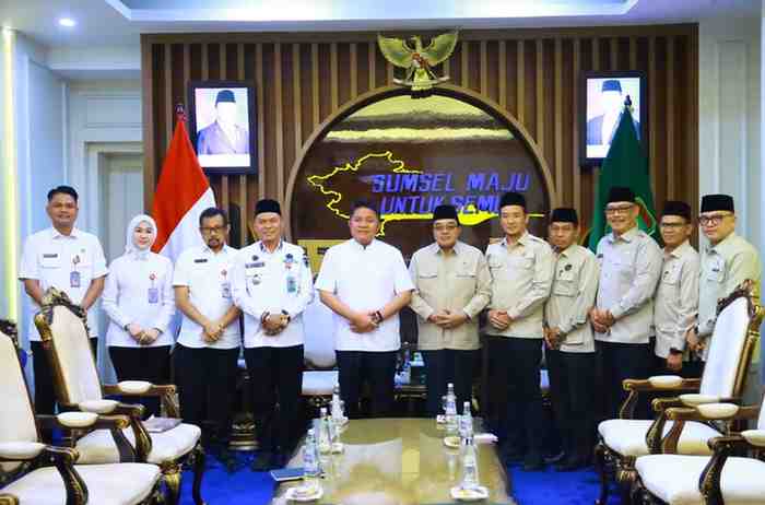 H. Herman Deru menerima audiensi Kepala Kantor Wilayah (Kakanwil) Kementerian Haji dan Umrah Provinsi Sumatera Selatan di Ruang Tamu Gubernur Sumsel, Rabu (28/1/2026).