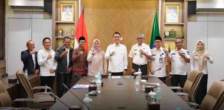 Audiensi Sekolah Tinggi Ilmu Ekonomi (STIE) Aprin Palembang bersama Bupati OKI, H. Muchendi Mahzareki, Rabu (28/1/2026), di Kantor Bupati OKI.
