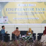 Hj. Bertha saat membuka kegiatan Edupreneur Talk Kewirausahaan STKIP Muhammadiyah Tahun 2026, pada hari Selasa, tanggal 6 Januari 2026, di Sportarium Kampus B STKIP Muhammadiyah. (MUSINEWS.ID/HAIRUDIN)