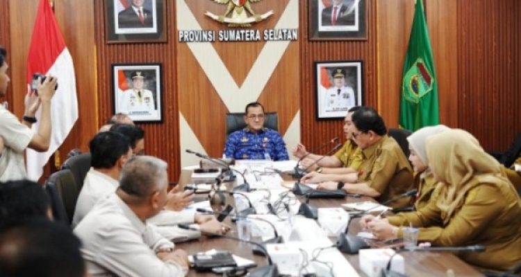 Sekretaris Daerah (Sekda) Provinsi Sumatera Selatan (Sumsel), Edward Candra, memimpin rapat persiapan Launching Sumsel Health and Tourism, yang digelar di Ruang Rapat Sekda Provinsi Sumsel, pada hari Senin, tanggal 26 Januari 2026. (foto : sumselprov.go.id)