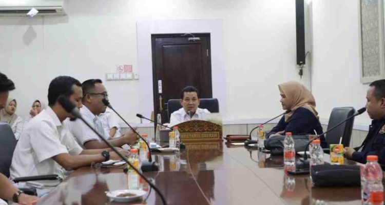 Drs Syafaruddin MSi menerima kunjungan silaturahmi dari para pengurus Persatuan Wartawan Indonesia (PWI) Kabupaten Muba, Rabu (4/2/2026) di Ruang Rapat Sekda.