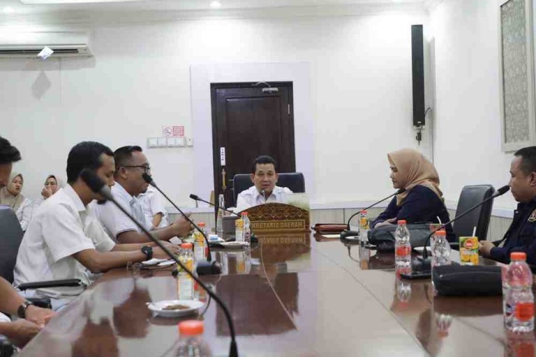 Drs Syafaruddin MSi menerima kunjungan silaturahmi dari para pengurus Persatuan Wartawan Indonesia (PWI) Kabupaten Muba, Rabu (4/2/2026) di Ruang Rapat Sekda.