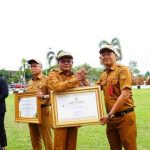 Senin (09/02/2026) Kepala Badan Kepegawaian dan Pengembangan Sumber Daya Manusia (BKPSDM) Kota Prabumulih, Efran Santiaji, S.T., menerima Piagam Penghargaan atas Kolaborasi dalam Peningkatan Kompetensi Teknis Umum dan Fungsional Tahun 2025.