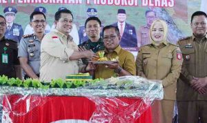 Tasyakuran Swasembada Pangan Sebagai Peringkat I Nasional Peningkatan Produksi Beras di Halaman Kantor Dinas Tanaman Pangan dan Holtikultura Banyuasin, Senin (9/2/2026).