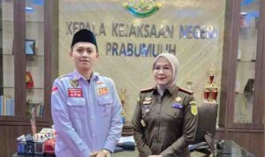 Lembaga Swadaya Masyarakat (LSM) Aliansi Prabumulih Menggugat (APM) menggelar audiensi sekaligus silaturahmi dengan Kepala Kejaksaan Negeri (Kajari) Prabumulih, Kamis (12/2/2026). Lembaga Swadaya Masyarakat (LSM) Aliansi Prabumulih Menggugat (APM) menggelar audiensi sekaligus silaturahmi dengan Kepala Kejaksaan Negeri (Kajari) Prabumulih, Kamis (12/2/2026).