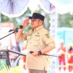 Herman Deru, memimpin Apel Peringatan Bulan Keselamatan dan Kesehatan Kerja (K3) Nasional Tahun 2026 yang digelar di Lapangan Bola PT OKI Pulp and Paper Mills, Kecamatan Air Sugihan, Kabupaten Ogan Komering Ilir (OKI), Jumat (13/2/2026).
