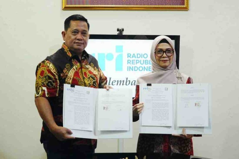 Dr. H. Askolani, SH., MM menyapa warga Banyuasin Provinsi Sumatera Selatan, via program Kepala Daerah Menyapa di Radio Pro 1