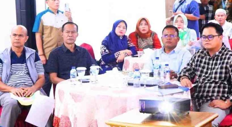 H. Arlan mengikuti dan menghadiri paparan yang disampaikan oleh Kepala Dinas Kesehatan Kota Prabumulih serta Direktur RSUD Kota Prabumulih Provinsi Sumatera Selatan, terkait rencana audiensi bersama Kementerian Kesehatan RI.
