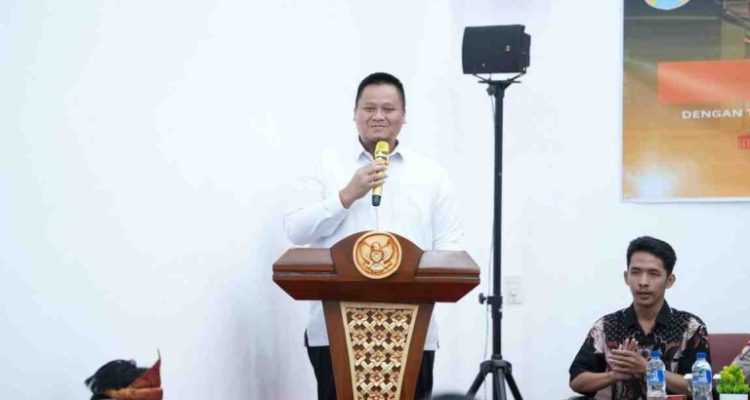 Sekretaris Daerah Banyuasin Provinsi Sumatera Selatan, Ir. Erwin Ibrahim, ST MM MBA IPU ASEAN Eng menghadiri kegiatan Pelatihan Dasar Kader Muda Banyuasin (PDKMB) , yang diselenggarakan oleh Pengurus Besar (PB) Persatuan Mahasiswa Banyuasin (PMB), yang diikuti oleh para mahasiswa Banyuasin dari berbagai perguruan tinggi.