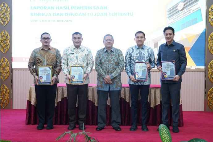 Penyerahan LHP tersebut berlangsung di Kantor BPK Perwakilan Provinsi Sumatera Selatan, Palembang.