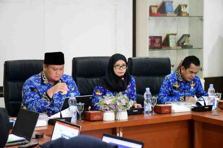 Rapat TP3S Tahun 2026 yang dirangkaikan dengan kegiatan Monitoring dan Evaluasi (Monev) pelaksanaan program Makan Bergizi Gratis (MBG), bertempat di Ruang Rapat Bappeda Litbang Kabupaten Banyuasin Provinsi Sumatera Selatan, Rabu (18/2).