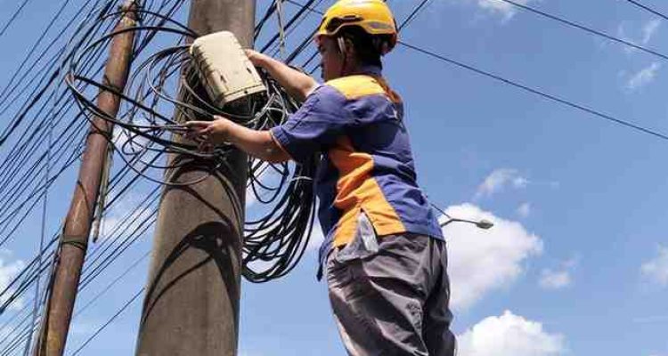 Upaya Pemerintah Kota (Pemkot) Prabumulih dalam menata kabel-kabel internet yang semrawut mulai menunjukkan hasil nyata