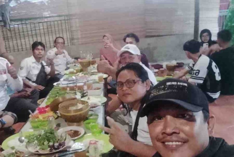 Dewan Pimpinan Daerah Lembaga Swadaya Masyarakat (DPD-LSM) Aliansi Prabumulih Mengugat (APM) Kota Prabumulih menggelar acara Buka Bersama (Bukber) dengan Anggota dan Media Mitra APM.