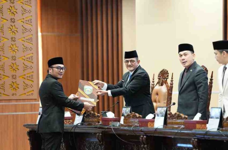 Edward Candra menghadiri Rapat Paripurna ke-XXXI DPRD Provinsi Sumatera Selatan
