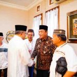 HM Toha Tohet SH menghadiri tahlilan almarhum Alex Noerdin yang merupakan mantan Bupati Muba dan pernah menjabat Gubernur Sumatera Selatan dua periode di kediaman duka di Jalan Merdeka Palembang, Jumat (27/2/2026).