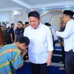 Herman Deru menunaikan Sholat Jum'at berjamaah di Masjid Al-Hayza, Komplek Kantor Gubernur Sumsel, Jumat (27/2/2026).
