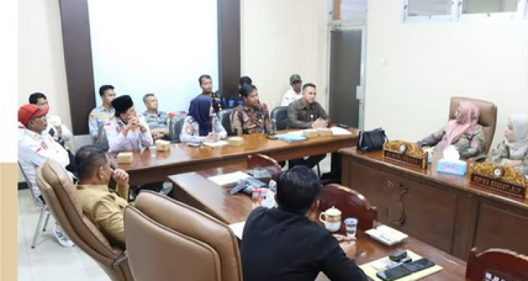 Ketua Komisi III DPRD Kota Prabumulih, Nicko Adha Pranata, S.E., memimpin Rapat Mediasi yang membahas polemik pemasangan portal perlintasan kereta api (KAI) di Kelurahan Patih Galung.