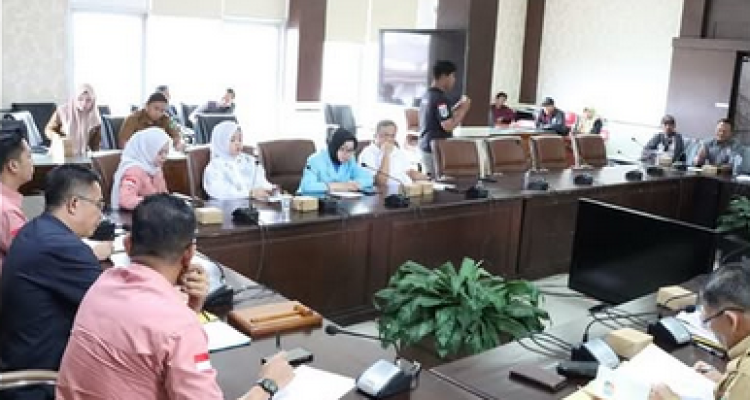 Ketua Komisi II DPRD Kota Prabumulih, Feri Alwi, memimpin langsung Rapat Dengar Pendapat (RDP) terkait pengelolaan Pasar Subuh