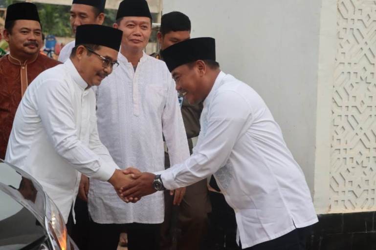 Wakil Bupati (Wabup) Kabupaten Muba, Abdur Rohman Husen, memimpin kegiatan Safari Ramadhan, di Masjid Al-Muttaqien, Desa Mekar Jadi, Kecamatan Sungai Lilin, hari Kamis, tanggal 26 Februari 2026. (MUSINEWS.ID/HAIRUDIN)