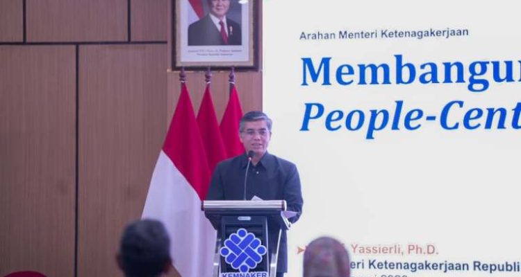 Menteri Ketenagakerjaan Republik Indonesia, Yassierli, saat menghadiri Forum Diskusi Layanan Penggunaan Tenaga Kerja Asing yang digelar di Balai Besar Pengembangan Kompetensi Ketenagakerjaan (BBPKK) Bandung Barat, pada hari Jum'at, tanggal 30 Januari 2026. (foto : Humas Kemenaker)