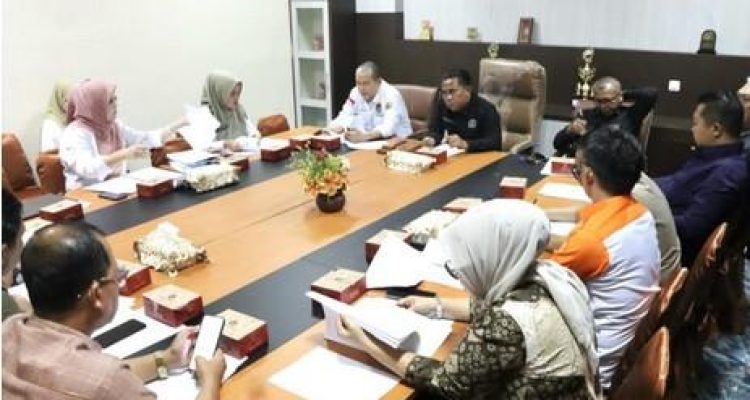 Ketua DPRD Kota Prabumulih, H. Deni Victoria, S.H., M.Si., memimpin langsung Rapat Koordinasi yang membahas penyediaan kelompok pakar atau tim ahli DPRD Kota Prabumulih.