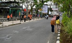 Pemerintah Kota (Pemkot) Pagar Alam menggelar aksi gotong royong dalam rangka Gerakan Indonesia ASRI (Aman, Sehat, Resik, Indah), hari Jum'at, tanggal 27 Februari 2026. (MUSINEWS.ID/HAIRUDIN) Pemerintah Kota (Pemkot) Pagar Alam menggelar aksi gotong royong dalam rangka Gerakan Indonesia ASRI (Aman, Sehat, Resik, Indah), hari Jum'at, tanggal 27 Februari 2026. (MUSINEWS.ID/HAIRUDIN)