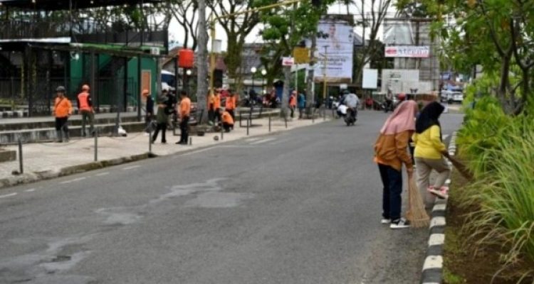 Pemerintah Kota (Pemkot) Pagar Alam menggelar aksi gotong royong dalam rangka Gerakan Indonesia ASRI (Aman, Sehat, Resik, Indah), hari Jum'at, tanggal 27 Februari 2026. (MUSINEWS.ID/HAIRUDIN)