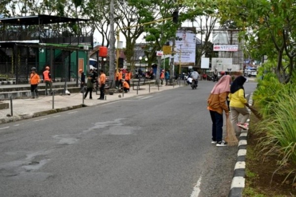 Pemerintah Kota (Pemkot) Pagar Alam menggelar aksi gotong royong dalam rangka Gerakan Indonesia ASRI (Aman, Sehat, Resik, Indah), hari Jum'at, tanggal 27 Februari 2026. (MUSINEWS.ID/HAIRUDIN)
